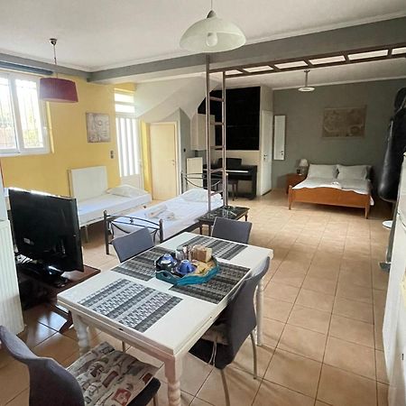 Patras - Independent Studio In Quiet Area Екстериор снимка