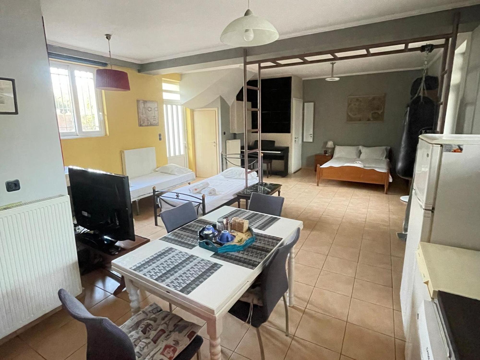 Patras - Independent Studio In Quiet Area Екстериор снимка